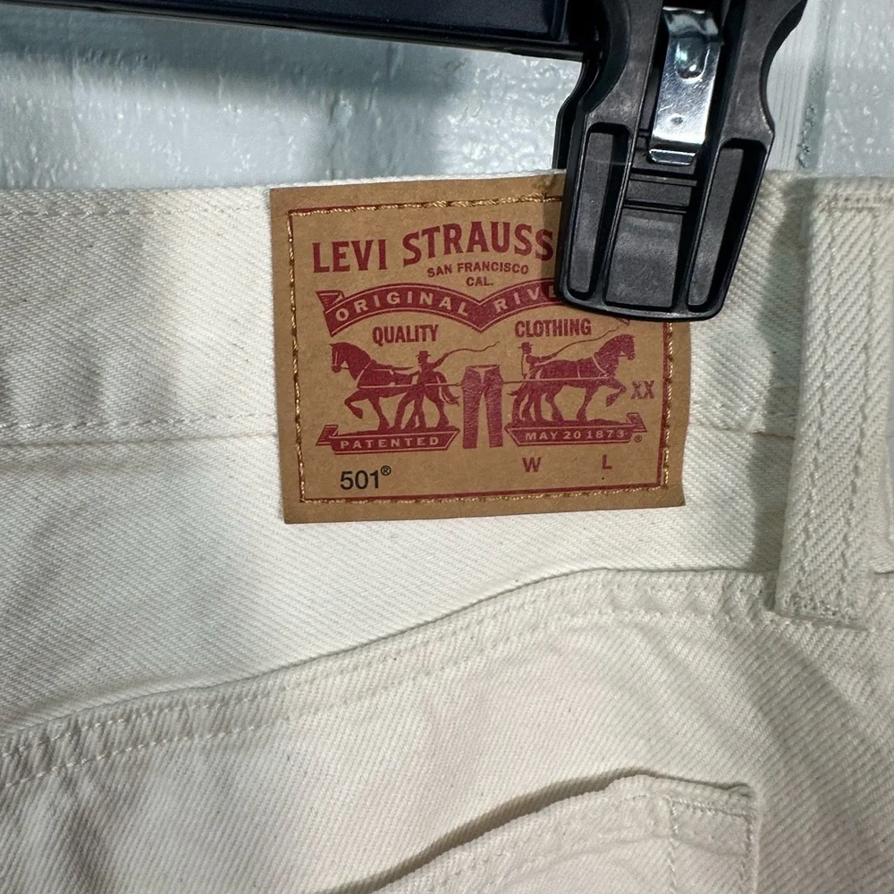 Levi’s Women’s White 501  Butterfly Jeans Size 30 x 28 EUC - Picture 10 of 12